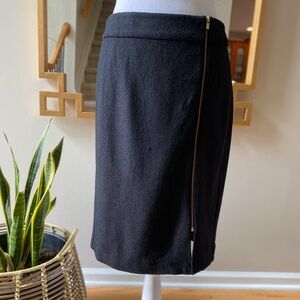 🆕 Banana Republic Black wool blend pencil skirt with gold zipper detail sz 4